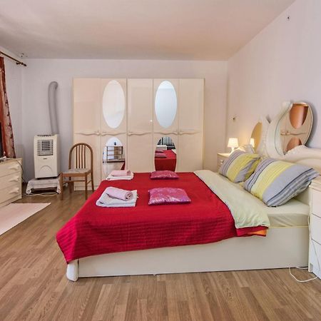 Two Bed Rooms Fortuna Near The Beach Poreč Exterior foto