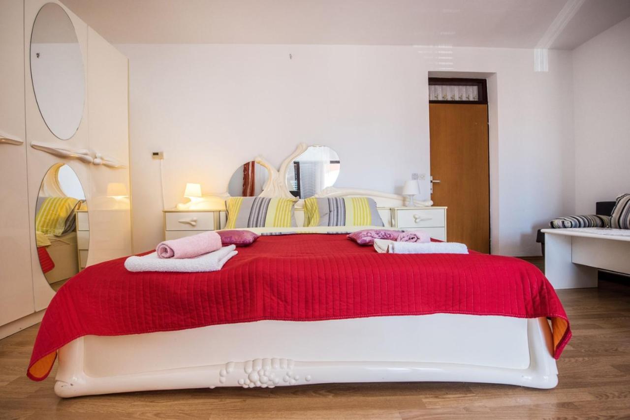 Two Bed Rooms Fortuna Near The Beach Poreč Exterior foto